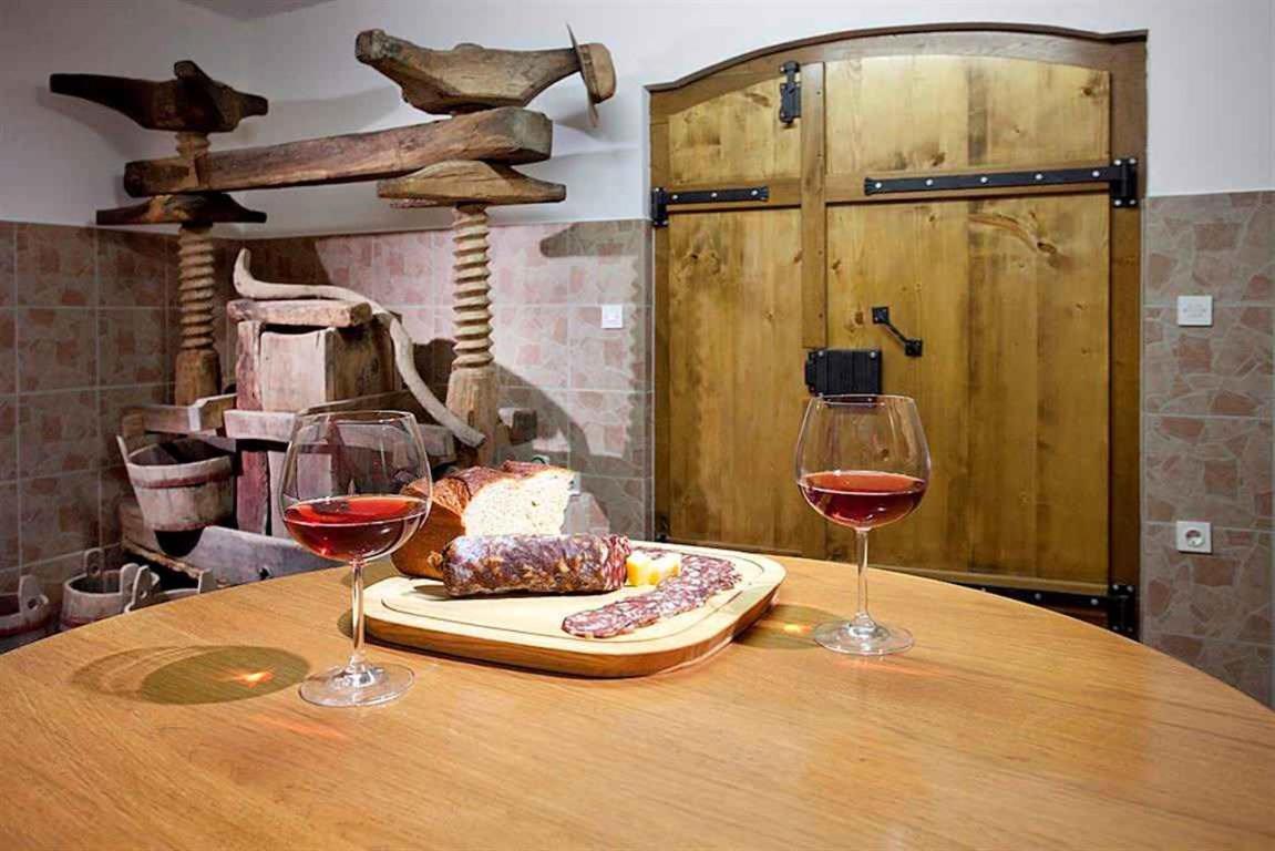 Holiday Home In Otocec Kranjska Krain 26062 Esterno foto